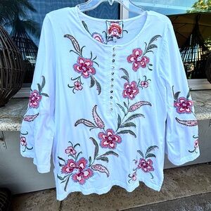 Johnny Was White Cotton Tee with Rose and Green Floral Embroidery